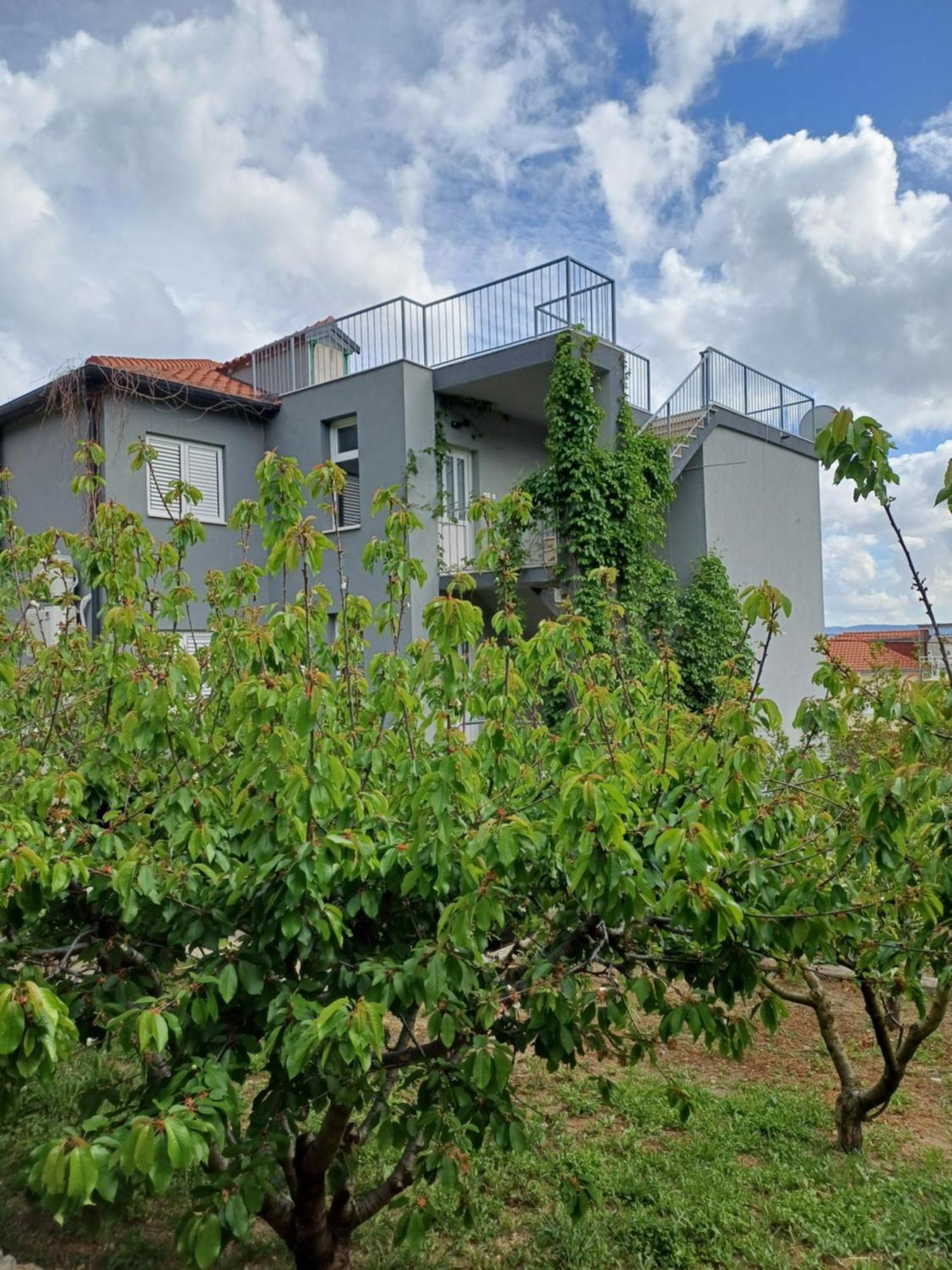 Apartments Andrea Jesenice  Buitenkant foto