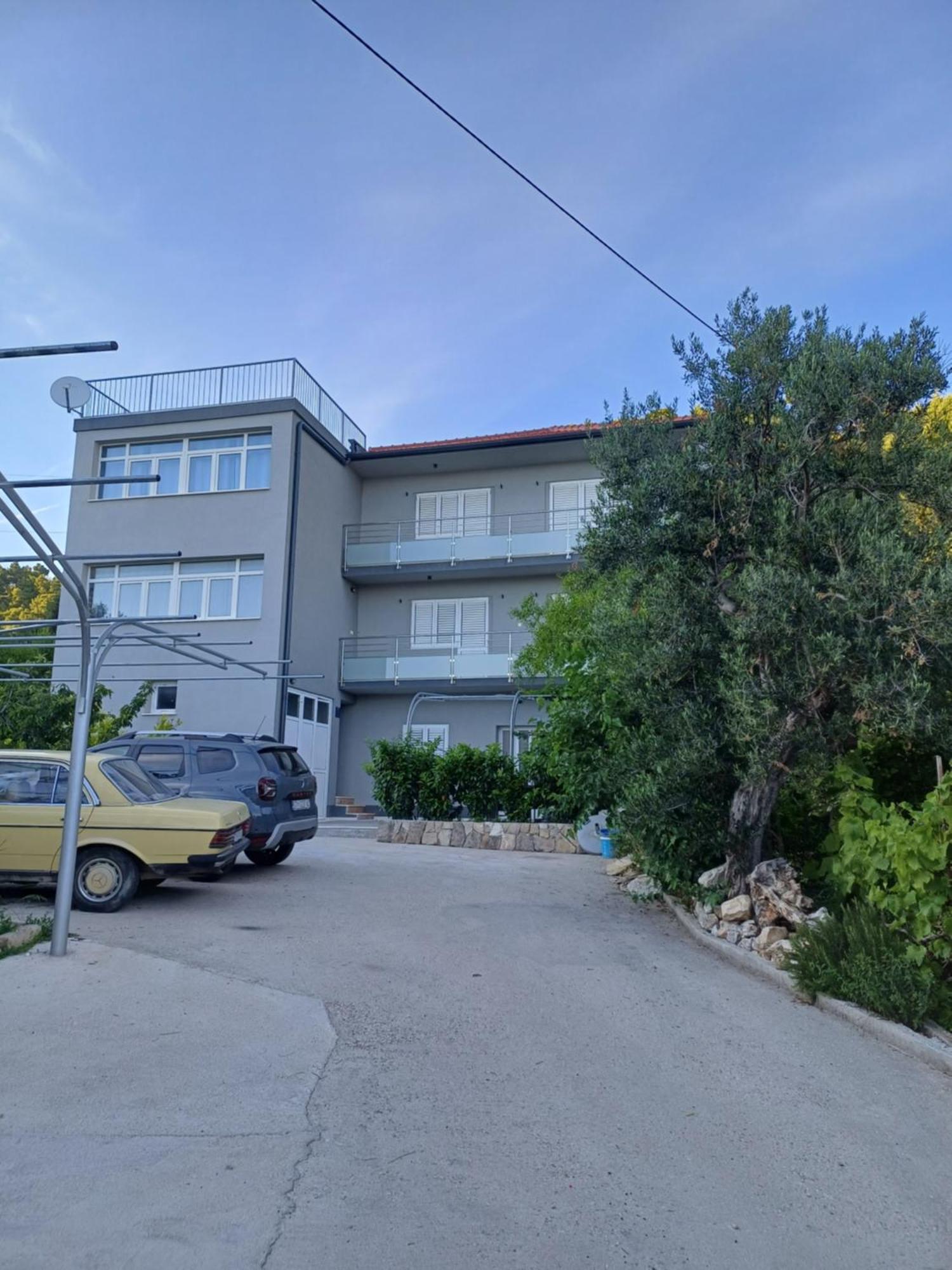 Apartments Andrea Jesenice  Buitenkant foto